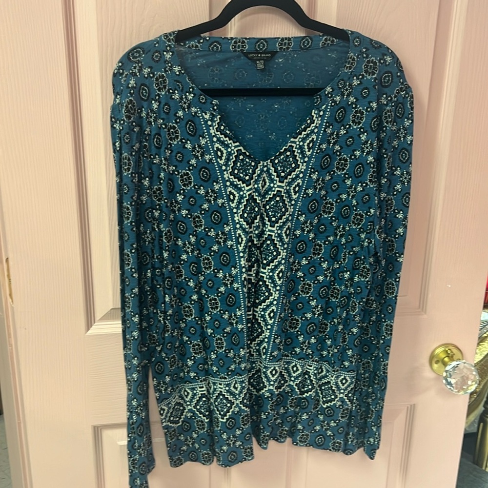 Lady size extra large, lucky brand, long sleeve blouse nwot